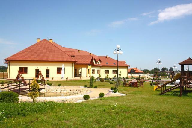 Hotel Wasik Krogulcza Exteriör bild
